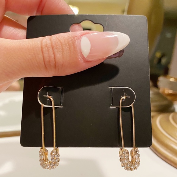 Jewelry - Cute Safety Pin Earrings